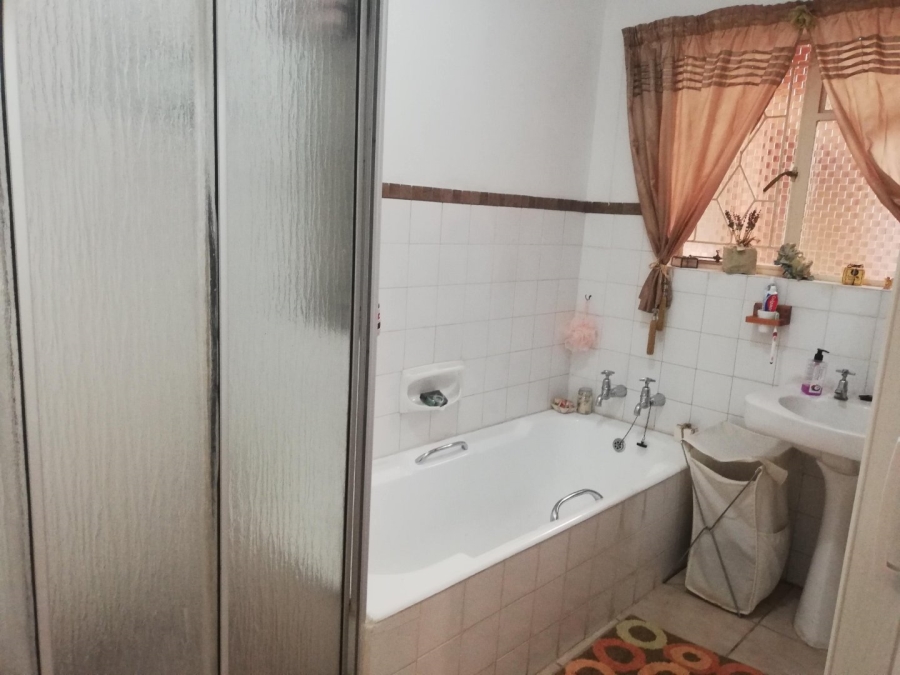 3 Bedroom Property for Sale in Flamwood North West